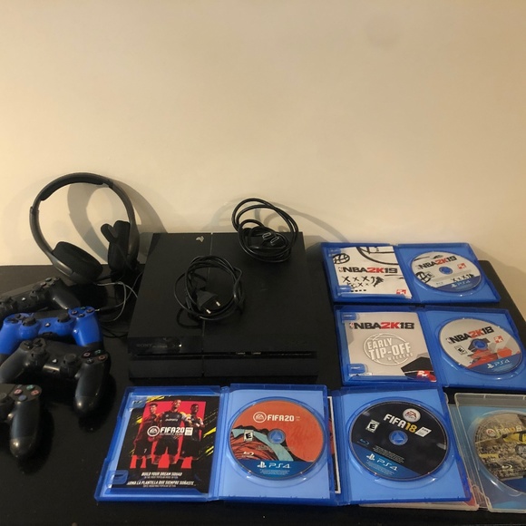 PS4 w/ 4 Controllers, Gaming Headset, 2K 18 & 19, FIFA 17-18 & 20